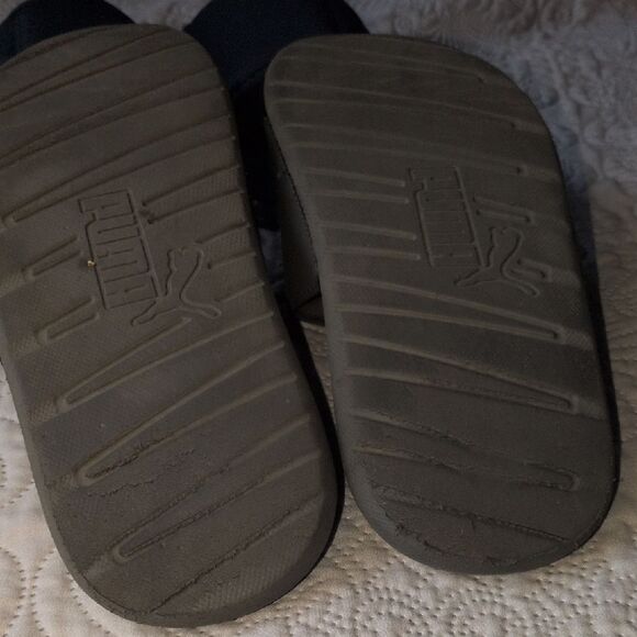 💲⬇️Puma Kids Sandals - Black and Gray - Picture 8 of 11